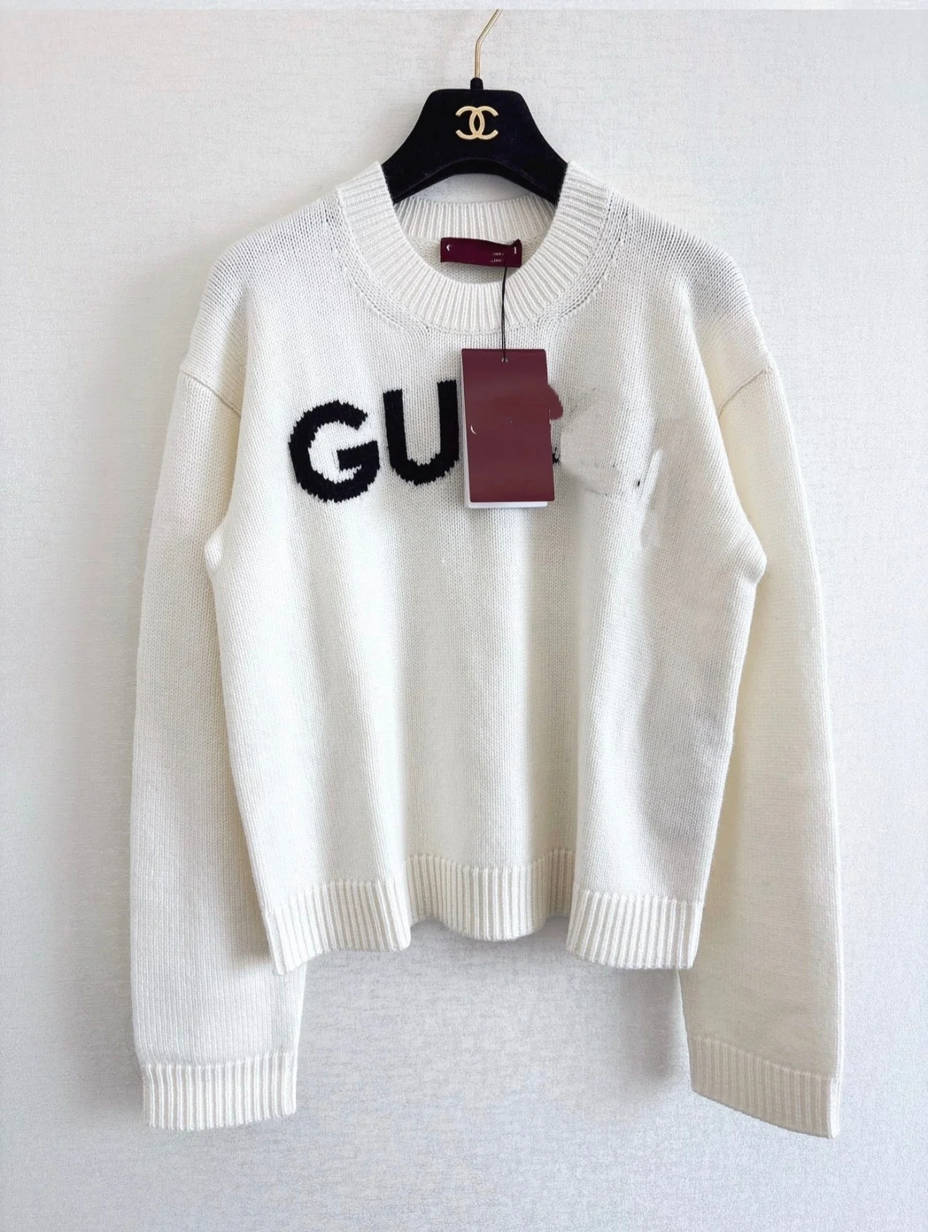 WHITE LETTER SWEATER