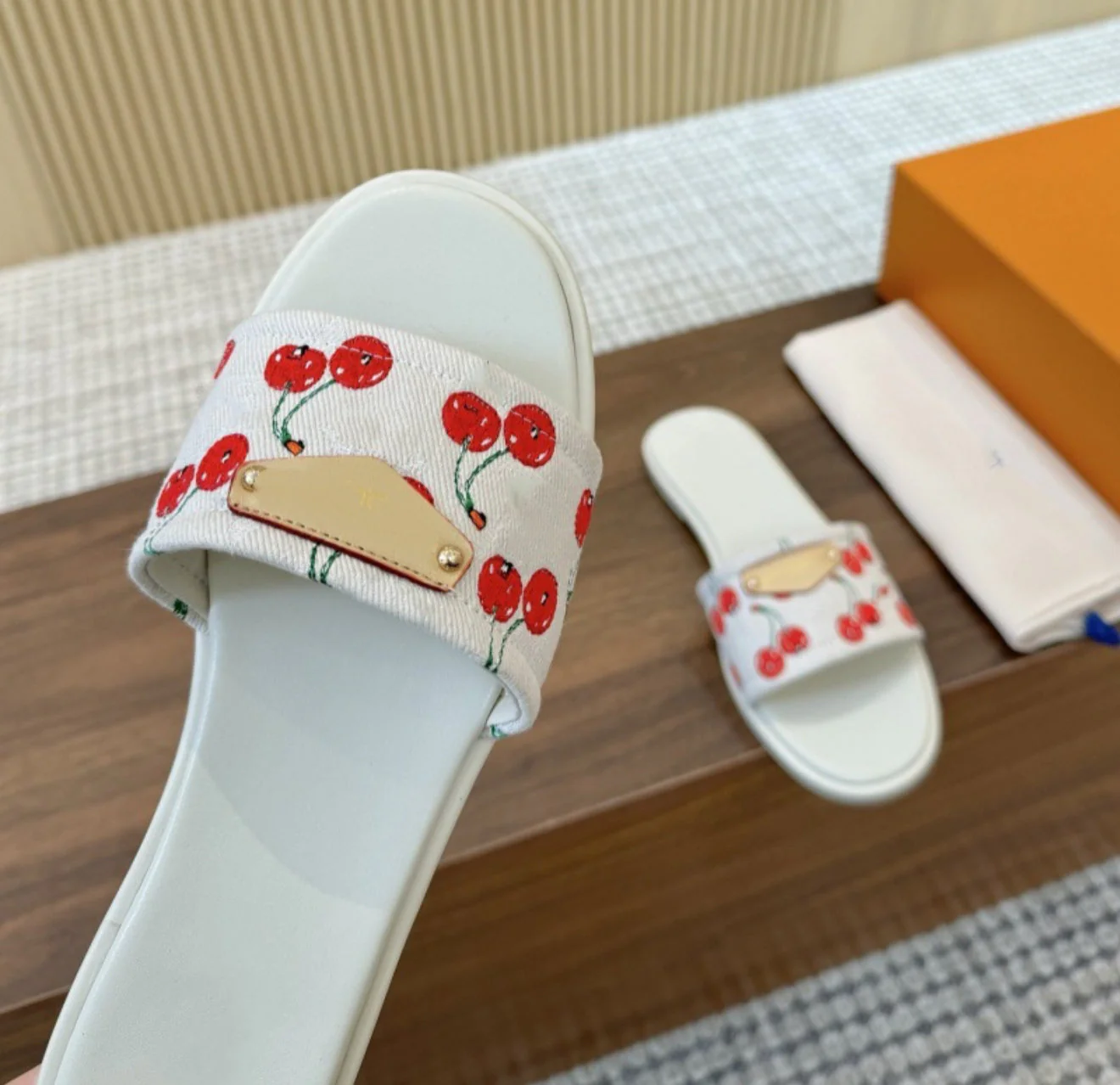WHITE CHERRY SANDALS - Image 2